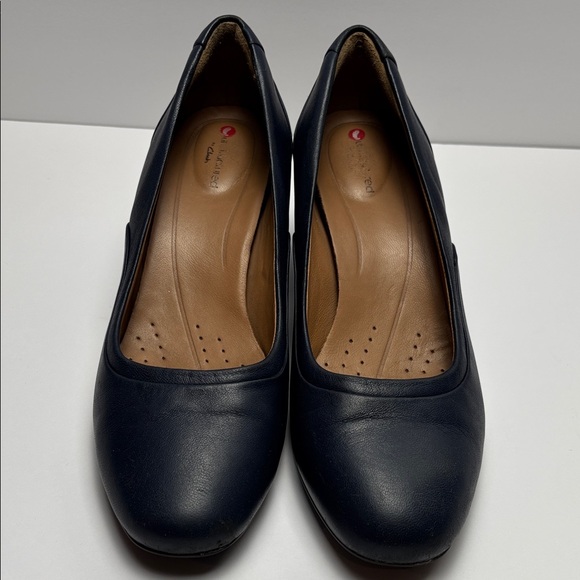 Clarks Shoes - Clarks Artisan Women’s Sz7.5 Navy Leather Round-Toe Pumps #0264